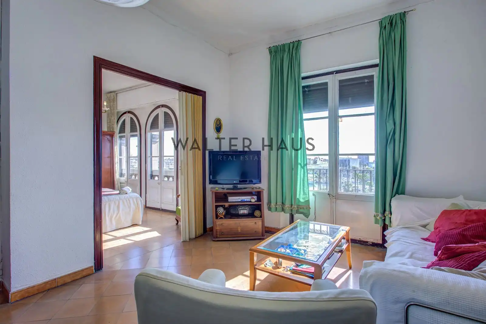 Sala de estar de Piso en venta en  Barcelona Capital con Balcón