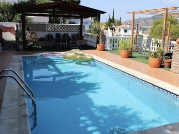 House with pool to rent in Avenida los Pinos