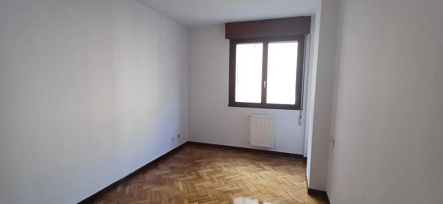 Habitación de Piso de alquiler en Gijón  con Calefacción, Trastero y Piscina