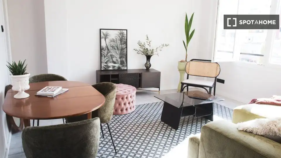 Flat with terrace to rent in L'Eixample