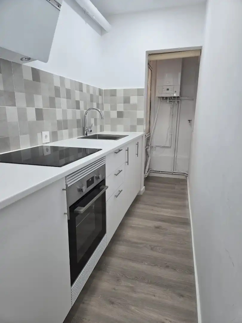 Kitchen of Flat for sale in L'Hospitalet de Llobregat  with Heating, Oven and Balcony