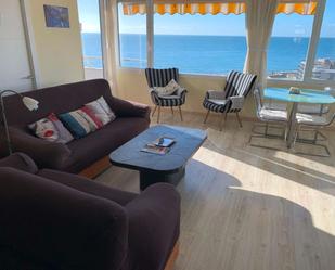 Sala d'estar de Apartament de lloguer en Torremolinos amb Aire condicionat, Terrassa i Piscina