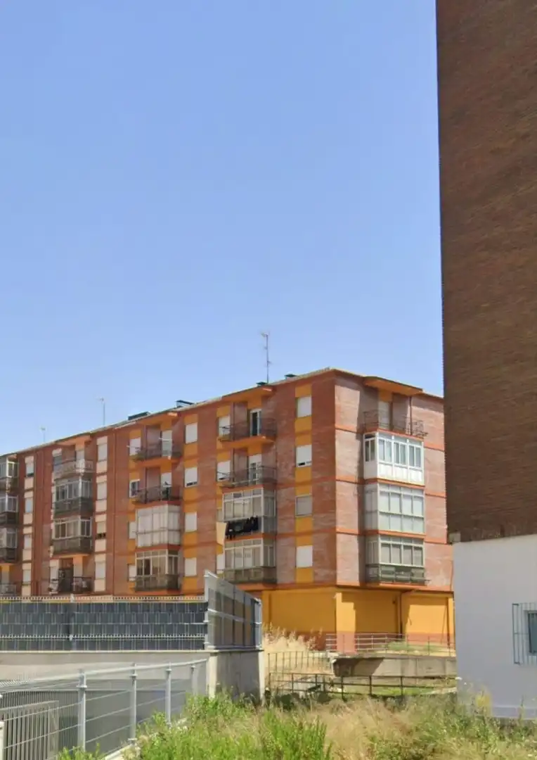 Vista exterior de Pis en venda en Ponferrada amb Calefacció, Terrassa i Traster