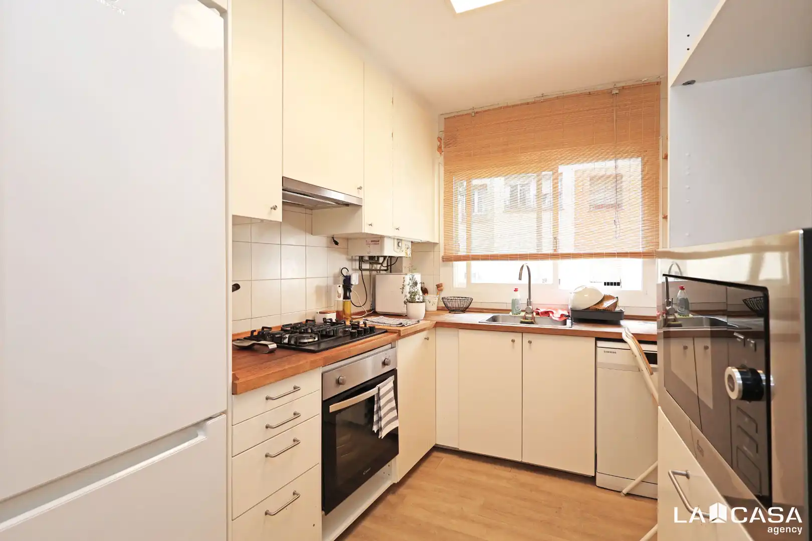 Cocina de Edificio en venta en L'Hospitalet de Llobregat