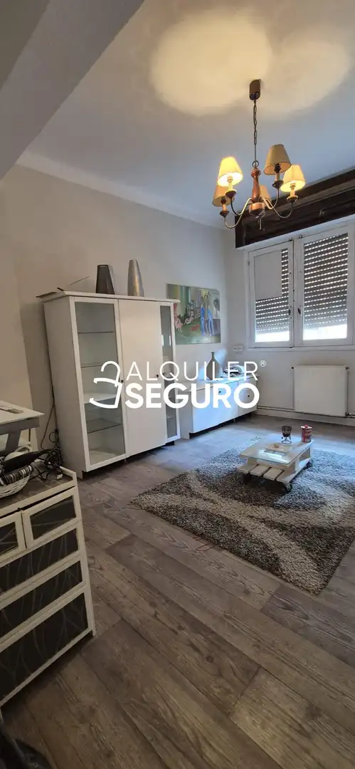 Flat for rent in Escultor Navascués , Milán - Pumarín