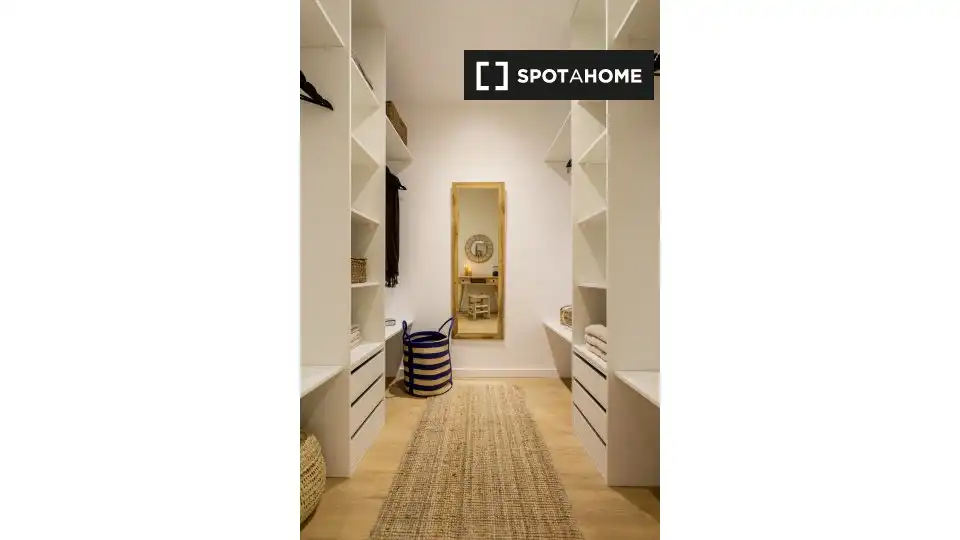 Room in Sant Gervasi- Galvany
