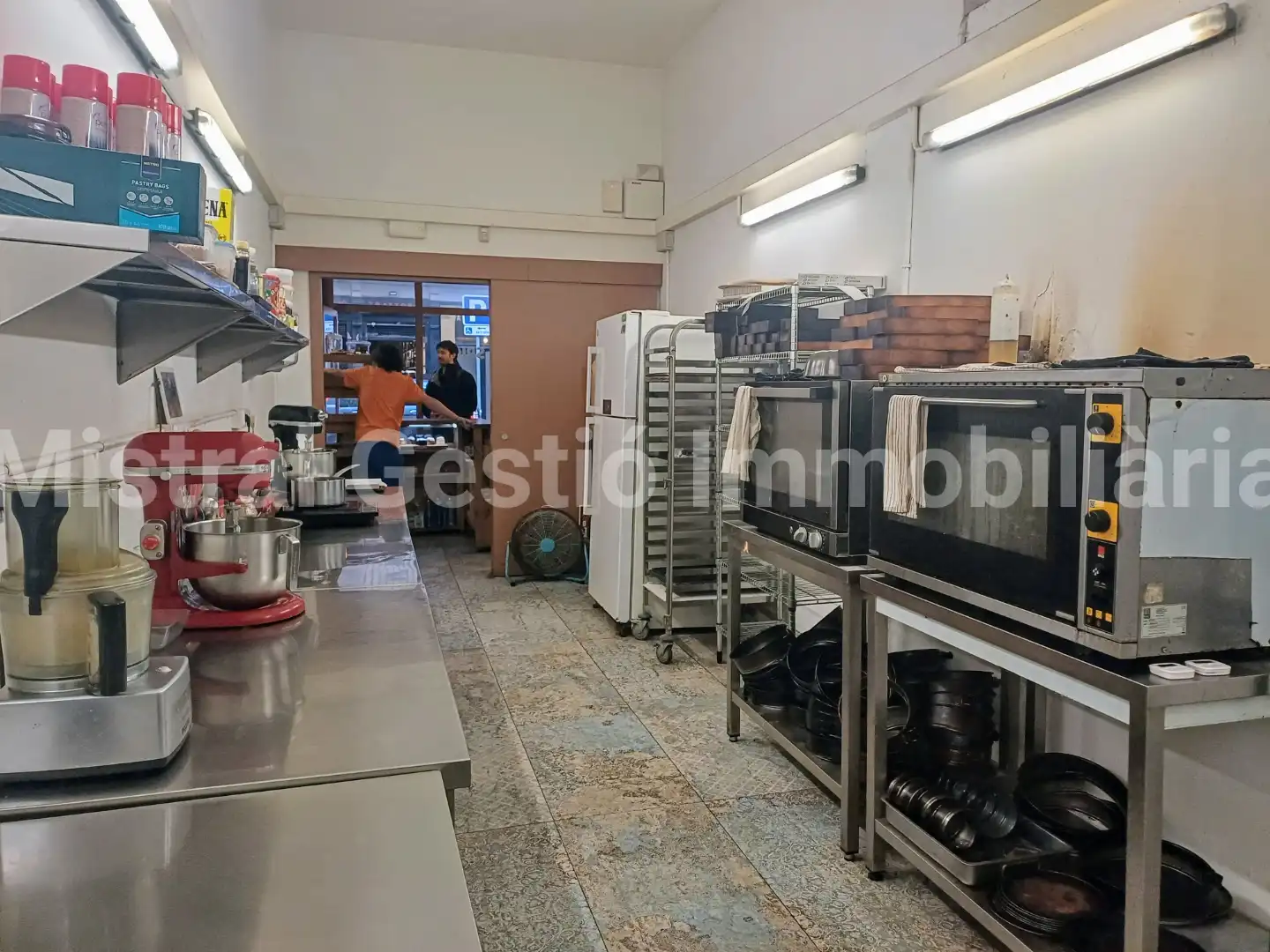Business premises for transfer in Sants - Montjuïc, imagen 4