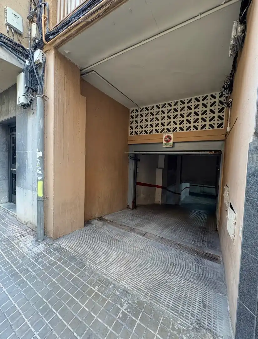 Motorradstellplatz mit Aufzug zur Miete in Carrer de Casanovas i Bosch 57, imagen 5