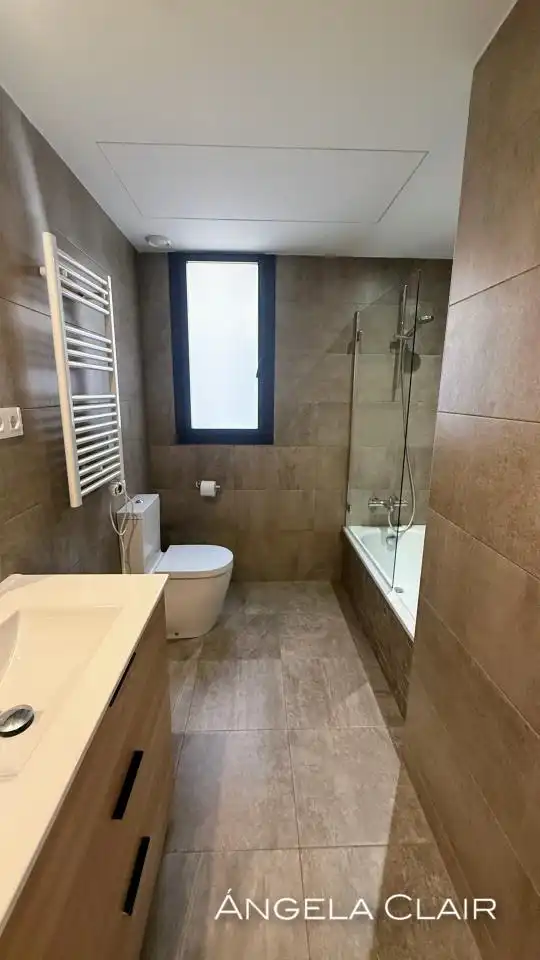 Baño de Piso de alquiler en Barcelona con Aire acondicionado, Calefacción y Parquet