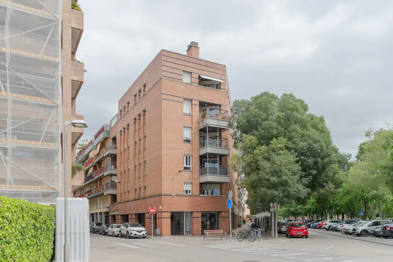 Außenansicht von Wohnung zum Verkauf in Girona mit Klimaanlage, Heizung und Parkett