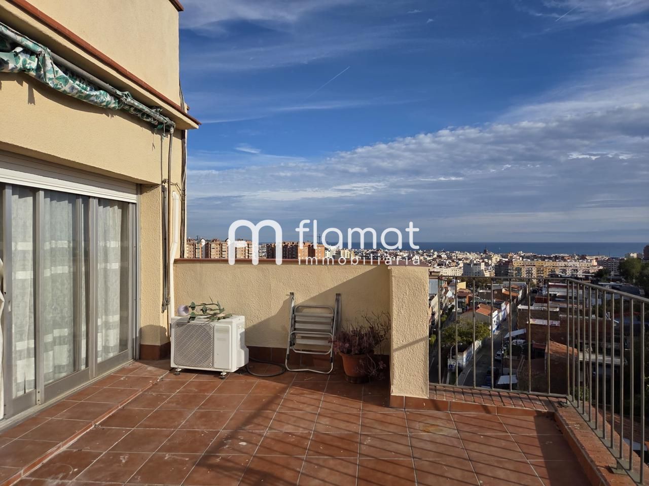 Vista exterior de Dúplex en venda en Badalona amb Terrassa