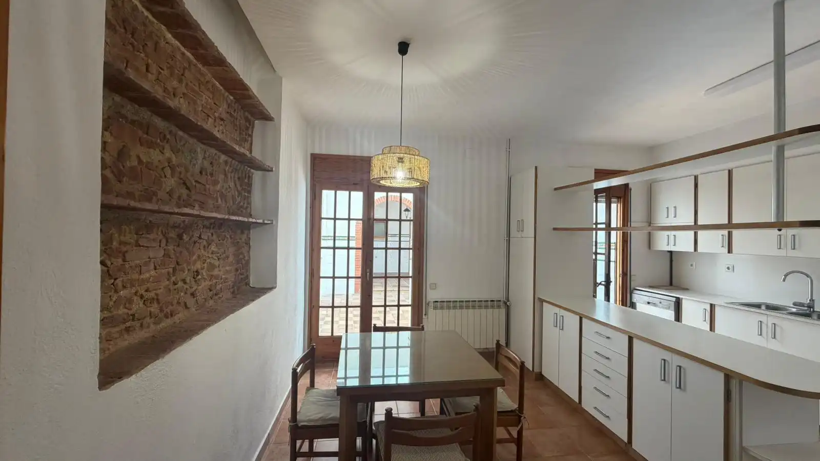 Detached homes for rent in Centre