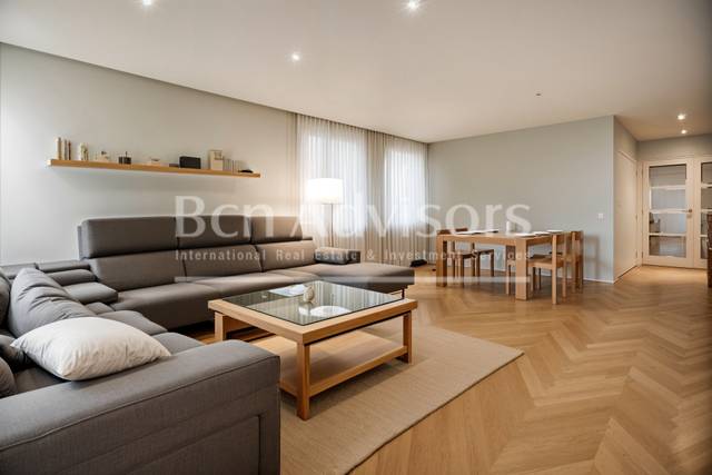 Piso en Venta en Carrer d'Anglí en Les Tres Torres