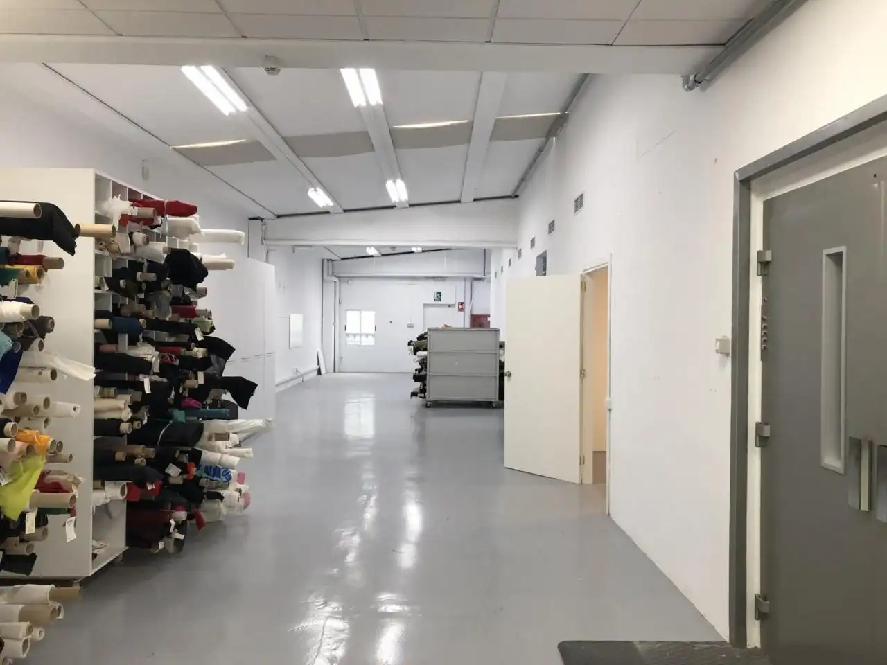 Nave industrial de alquiler en Barcelona con Calefacción y Alarma