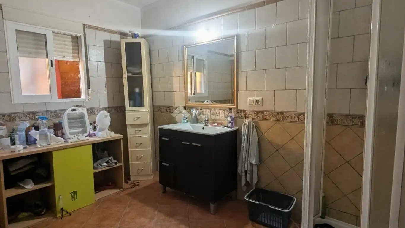 Bany de Casa adosada en venda en La Carolina amb Jardí privat