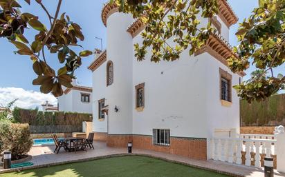 Jardí de Casa o xalet en venda en La Zubia amb Aire condicionat, Terrassa i Piscina