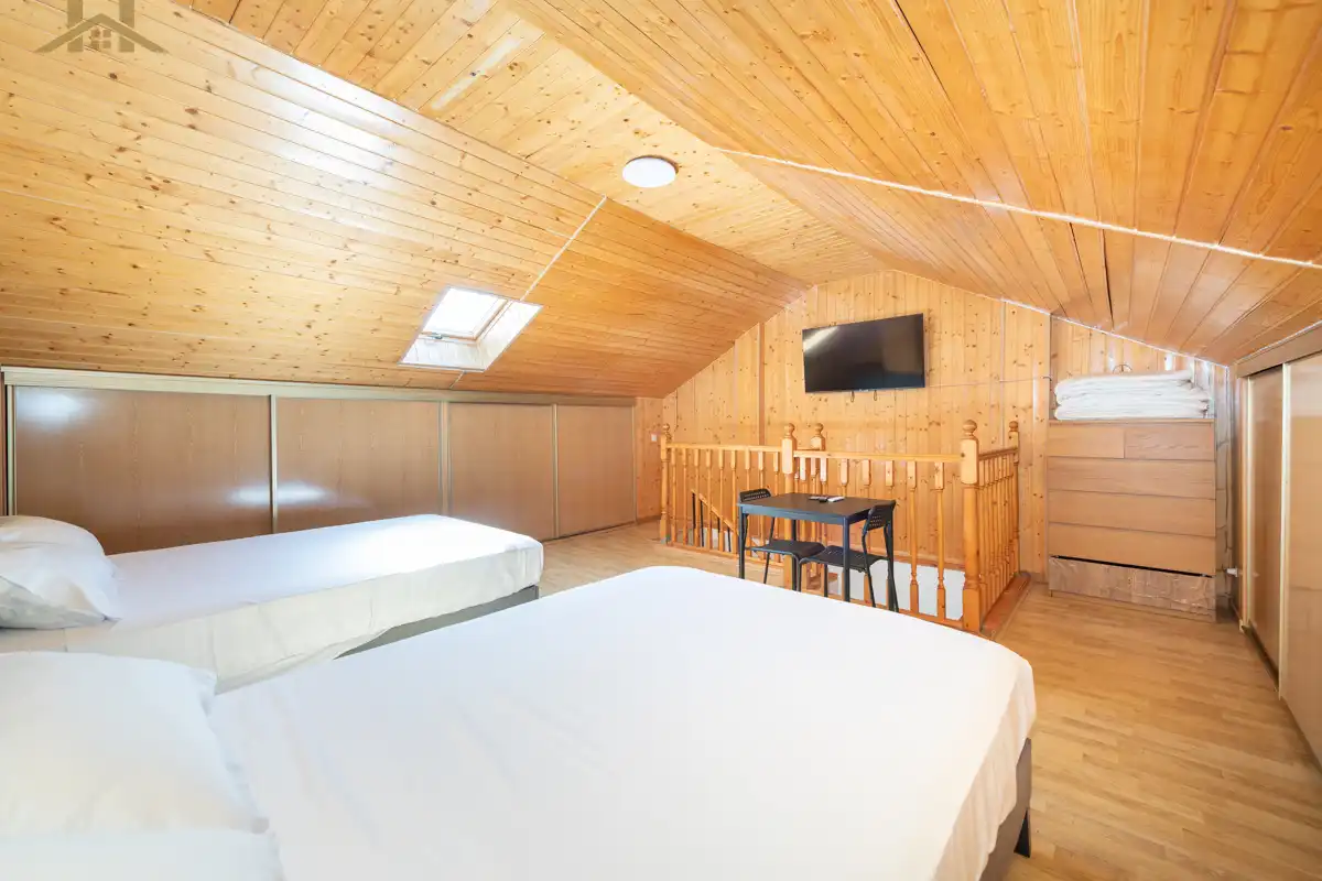 Habitación de Casa adosada en venta en Loeches con Aire acondicionado, Calefacción y Jardín privado