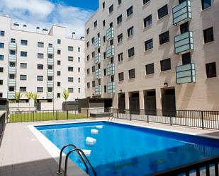 Swimming pool of Building for sale in  Logroño