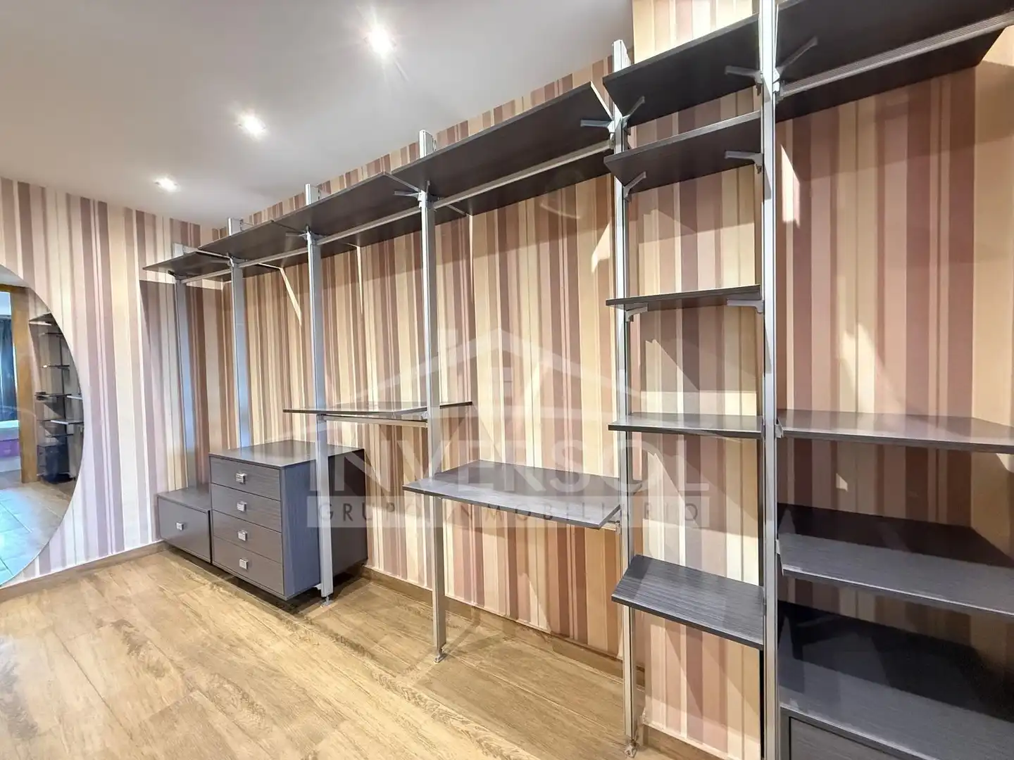 Flat for sale in Adra  with Air Conditioner, Heating and Furnished