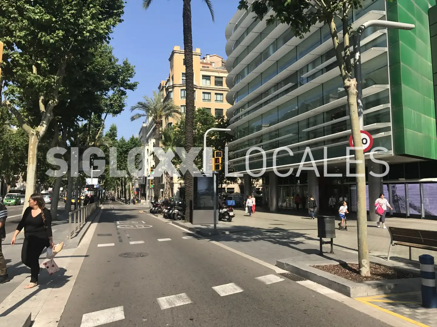 Exterior view of Commercial properties for rent in Eixample