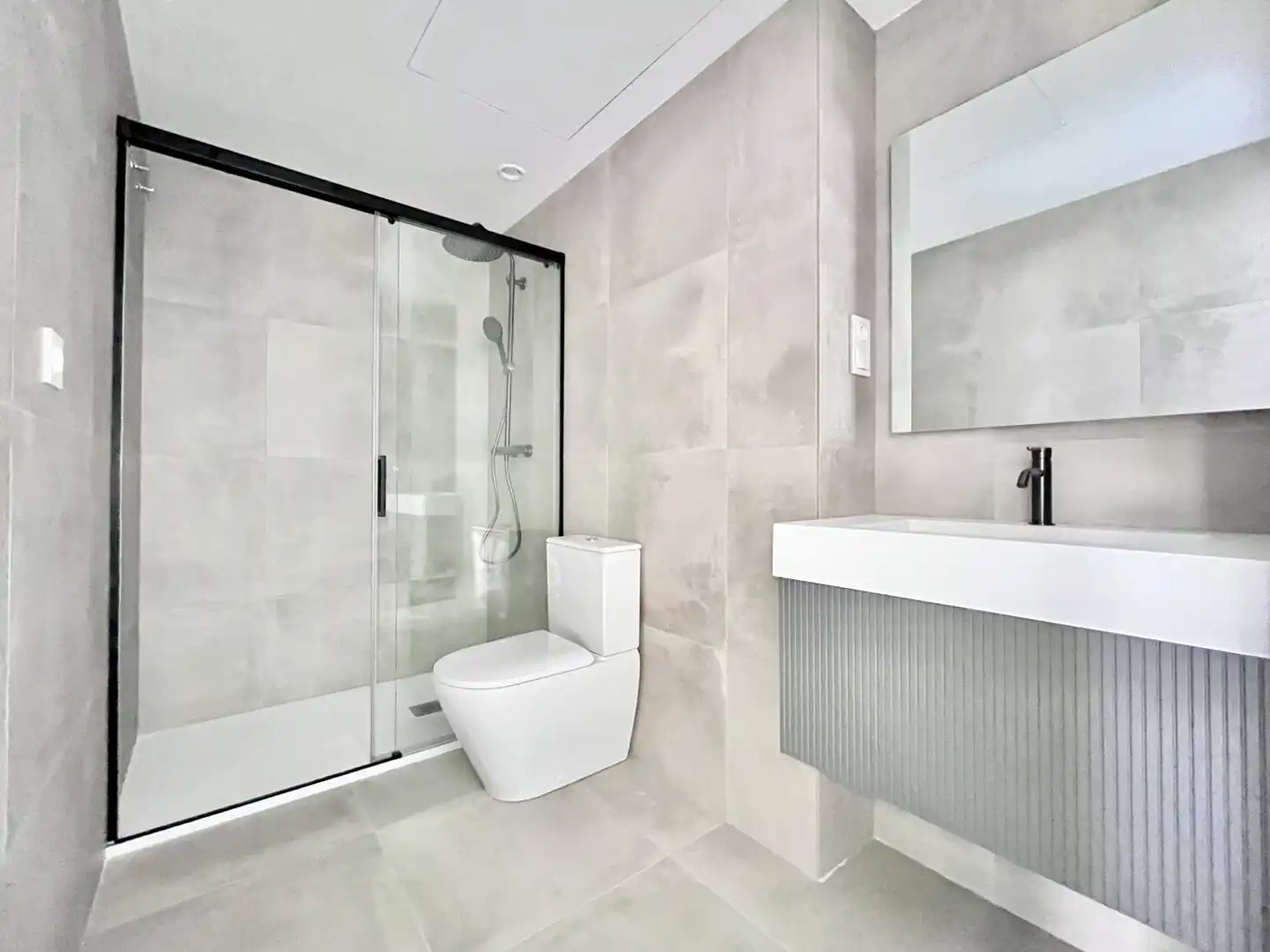 Bathroom of Flat for rent in Barcelona  with Air Conditioner, Heating and Parquet flooring