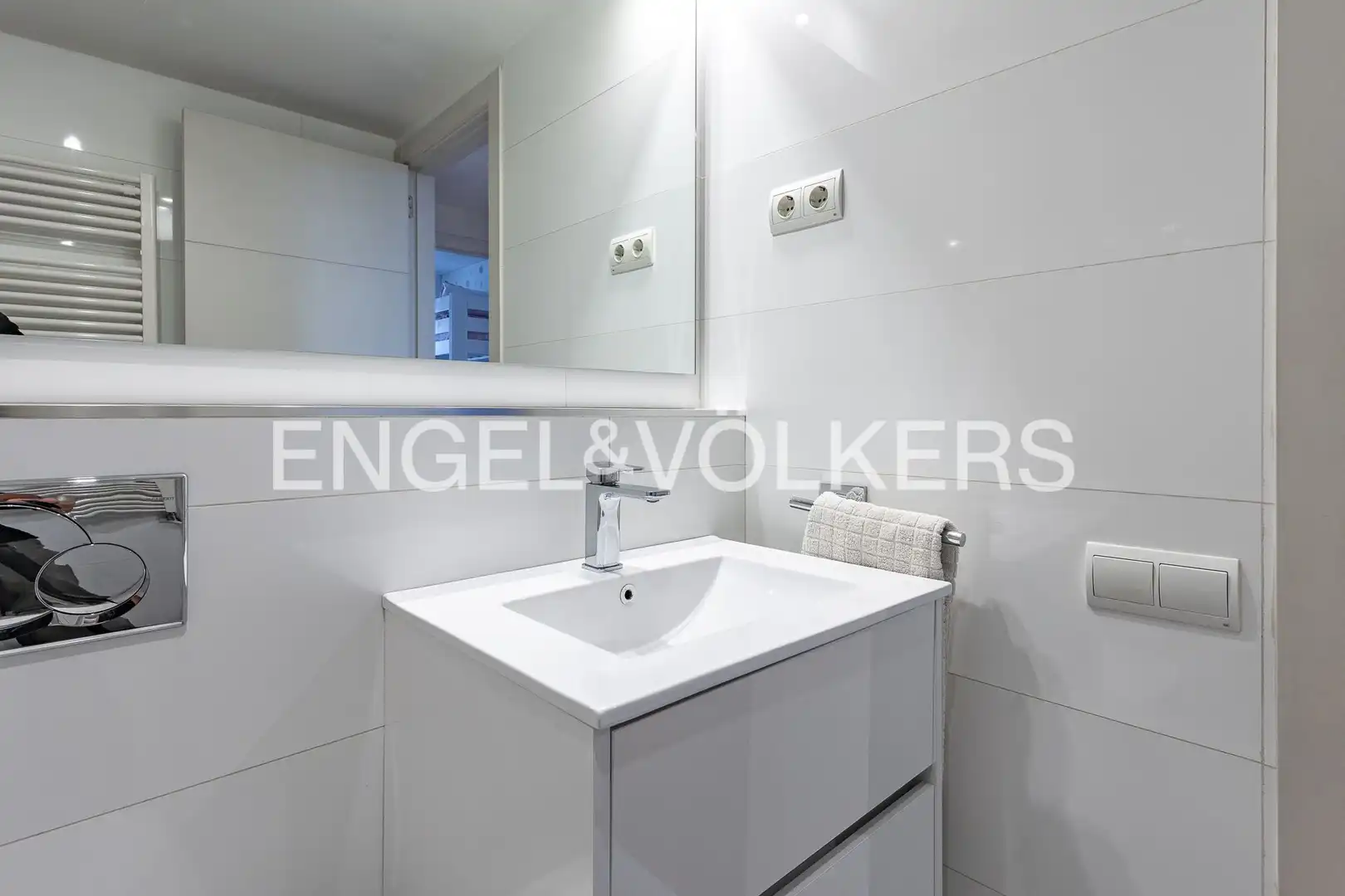 Bathroom of Detached homes for sale in Ripollet  with Air Conditioner, Heating and Private garden