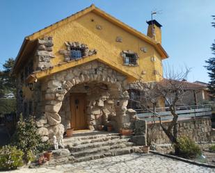 Vista exterior de Casa o xalet en venda en El Boalo - Cerceda – Mataelpino amb Calefacció, Jardí privat i Terrassa
