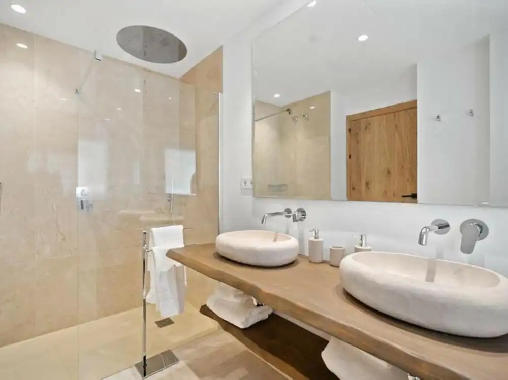 Bathroom of Houses for sale in Nueva Andalucía