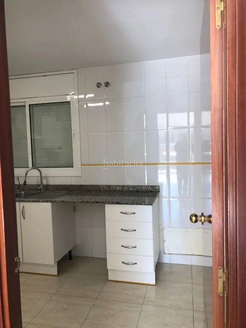 Adosado con piscina en venta en Carrer Islàndia 21, imagen 2