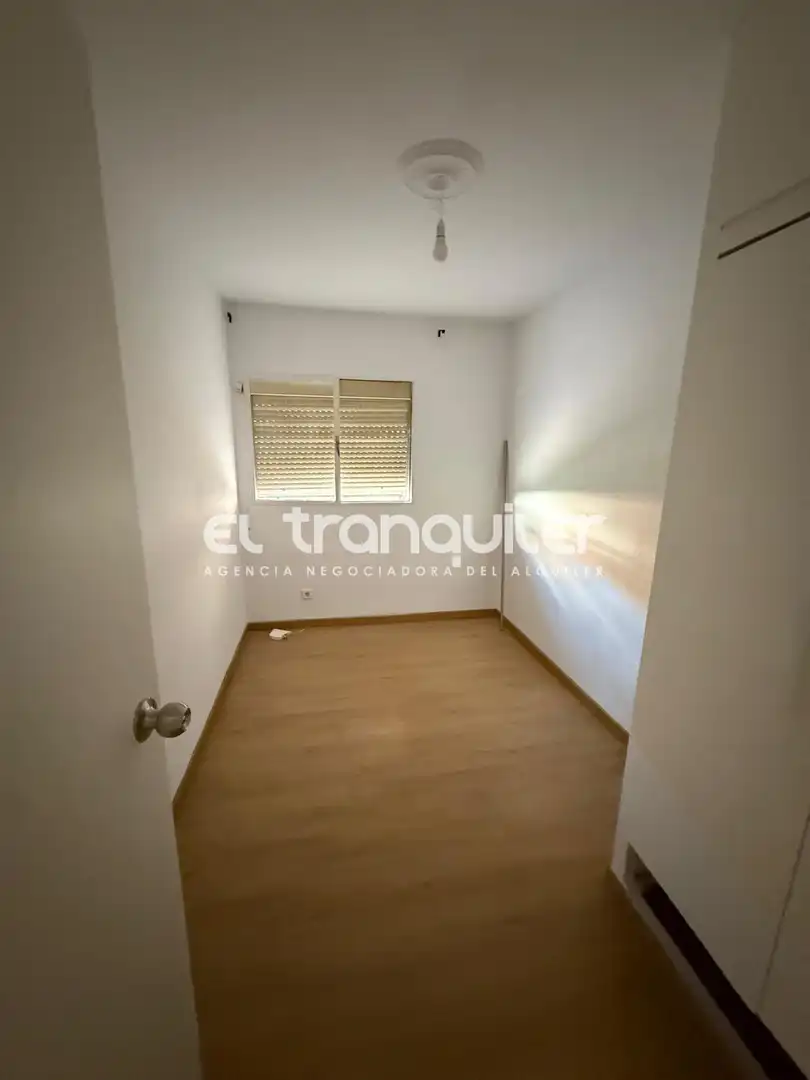 Schlafzimmer von Wohnung zur Miete in Madrid mit Terrasse und Waschmaschine