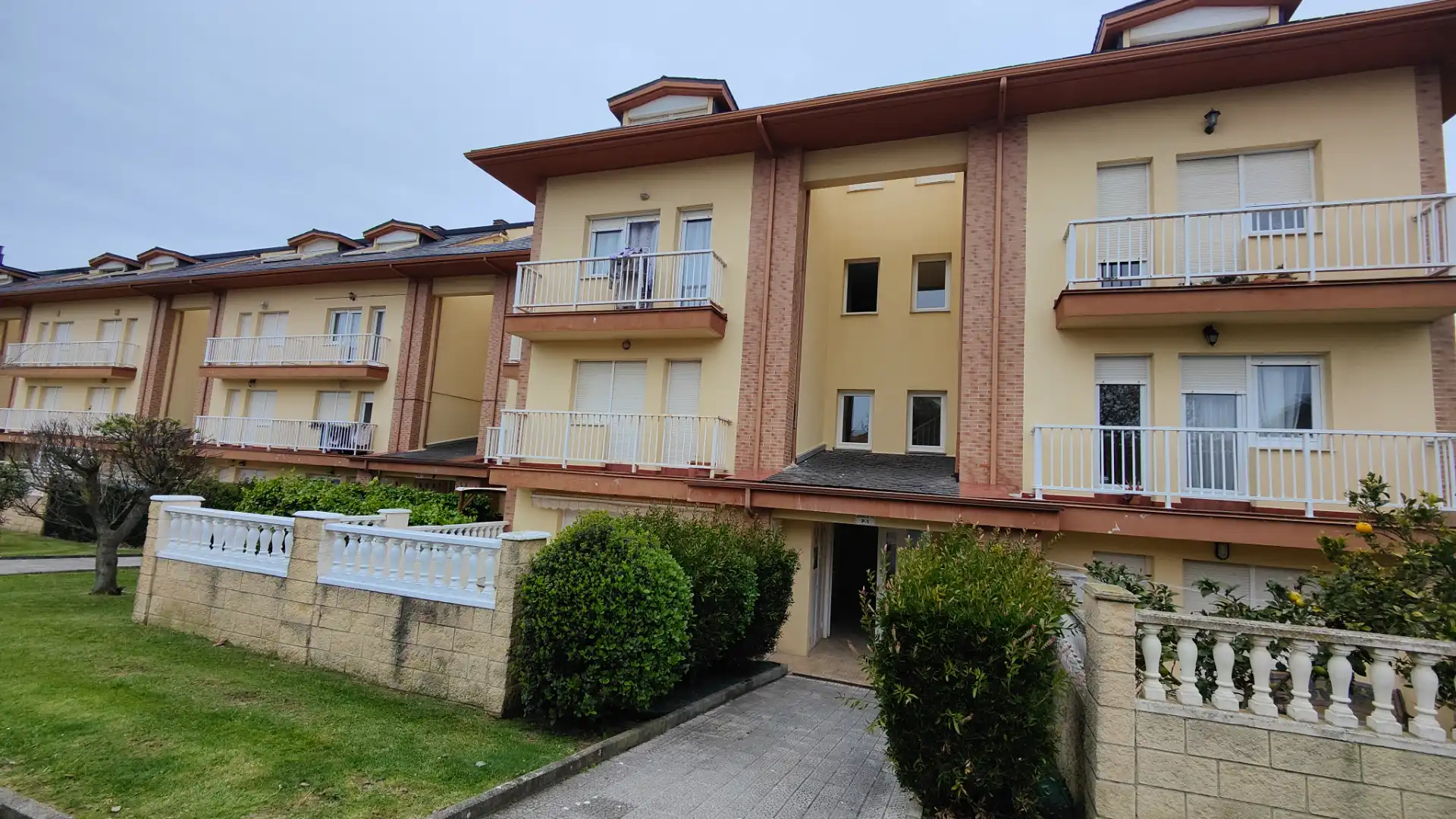 Vista exterior de Apartamento en venta en Suances con Calefacción, Parquet y Trastero