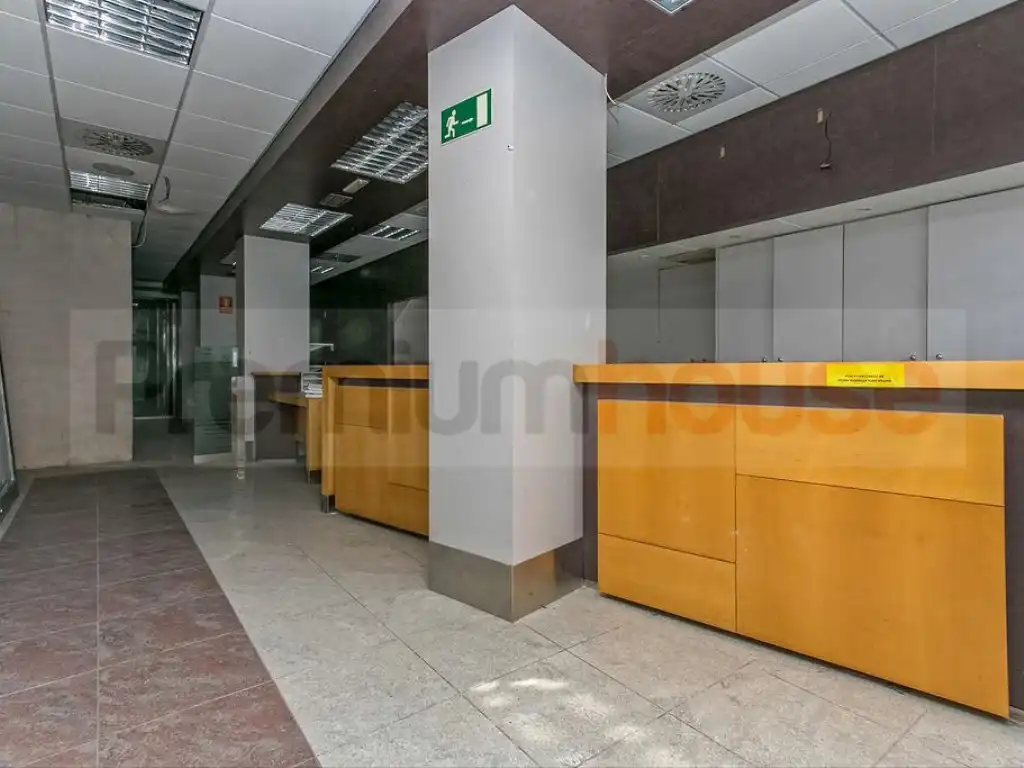 Business premises for sale in Calle de Mossèn Jacint Verdaguer