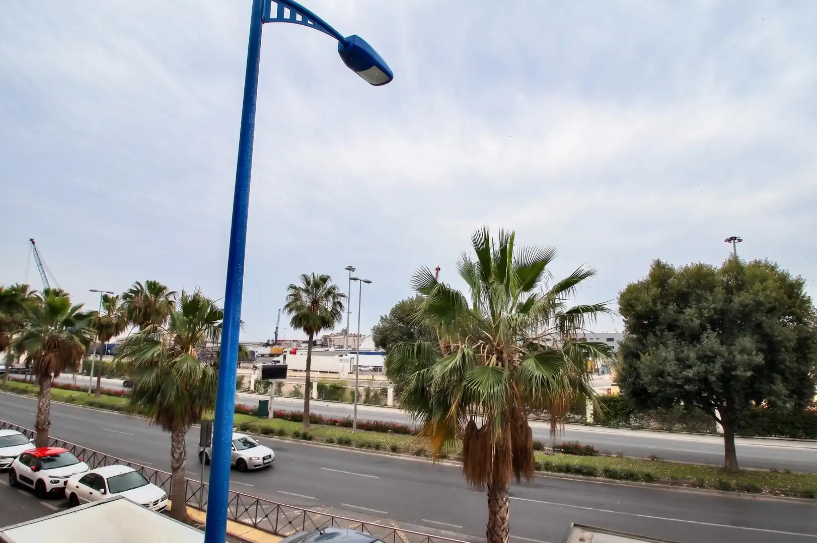 Außenansicht von Gebäude zum Verkauf in Almería