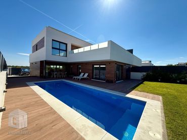 Reihenhaus mit Pool zum Verkauf in El Bosque
