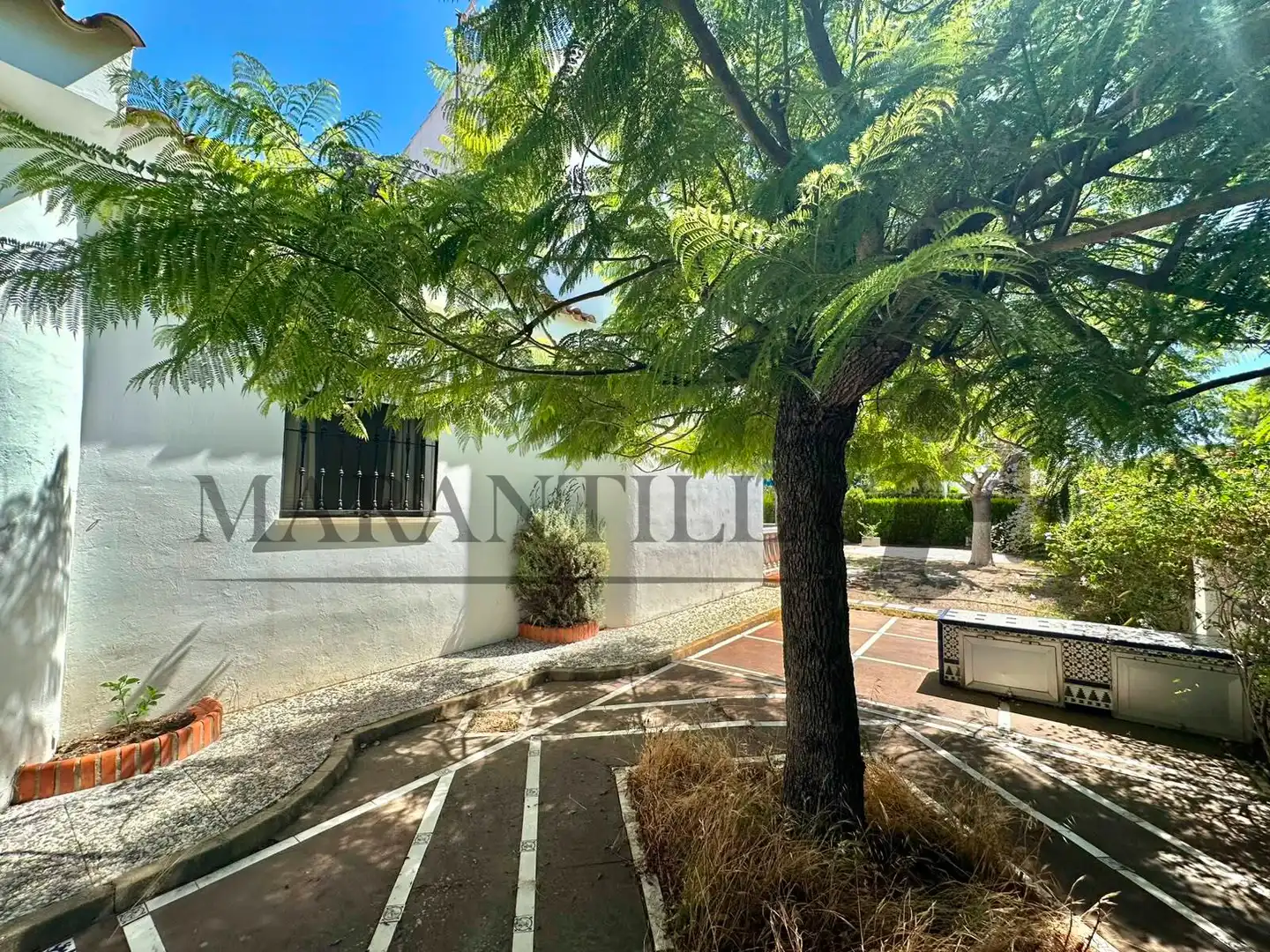 Vista exterior de Casa o xalet en venda en Islantilla amb Jardí privat, Terrassa i Traster