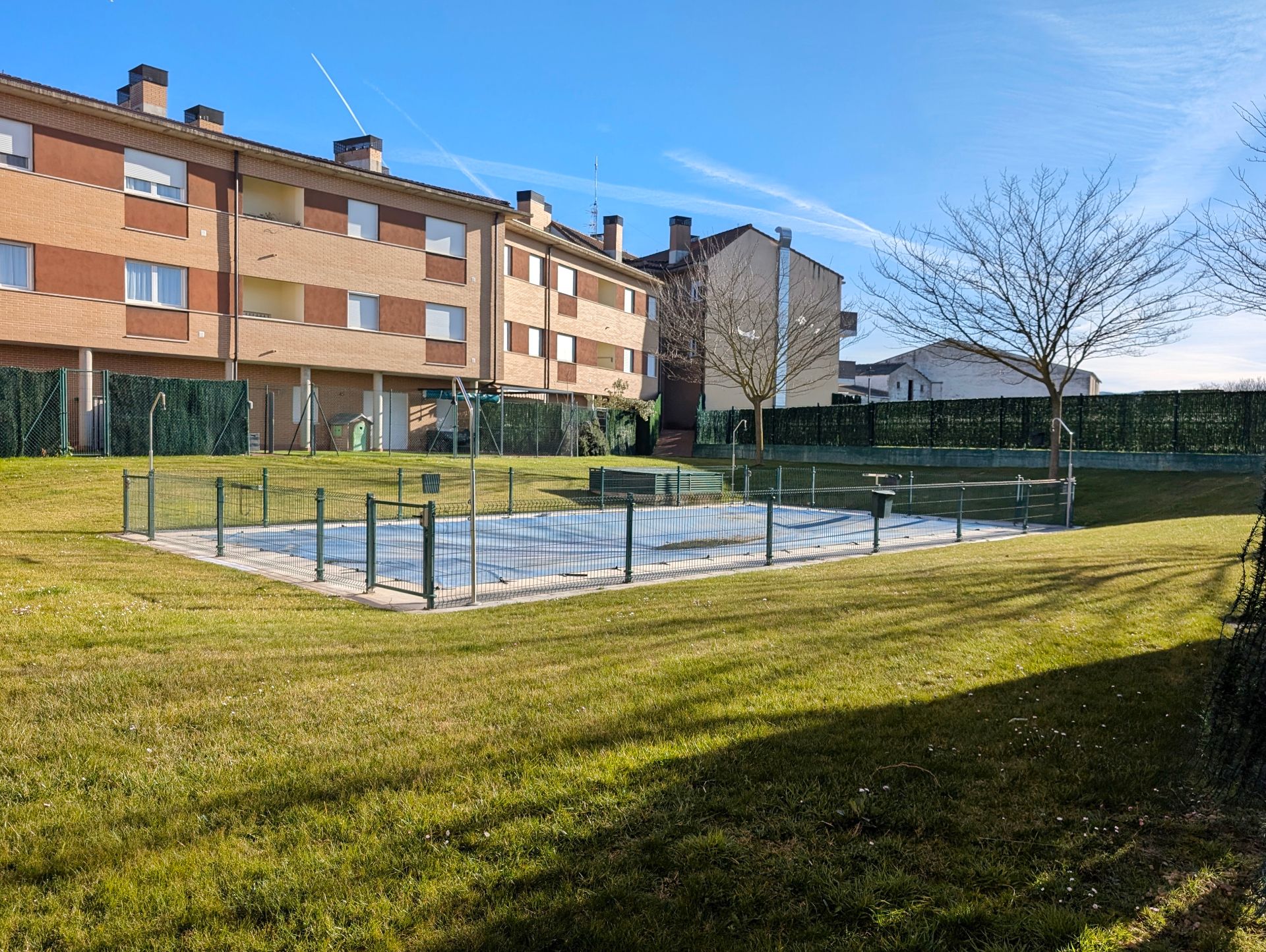 Vista exterior de Apartament en venda en Grañón amb Calefacció, Moblat i Piscina comunitària