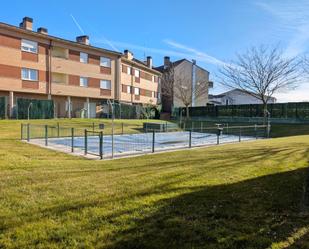 Vista exterior de Apartament en venda en Grañón amb Calefacció, Moblat i Piscina comunitària