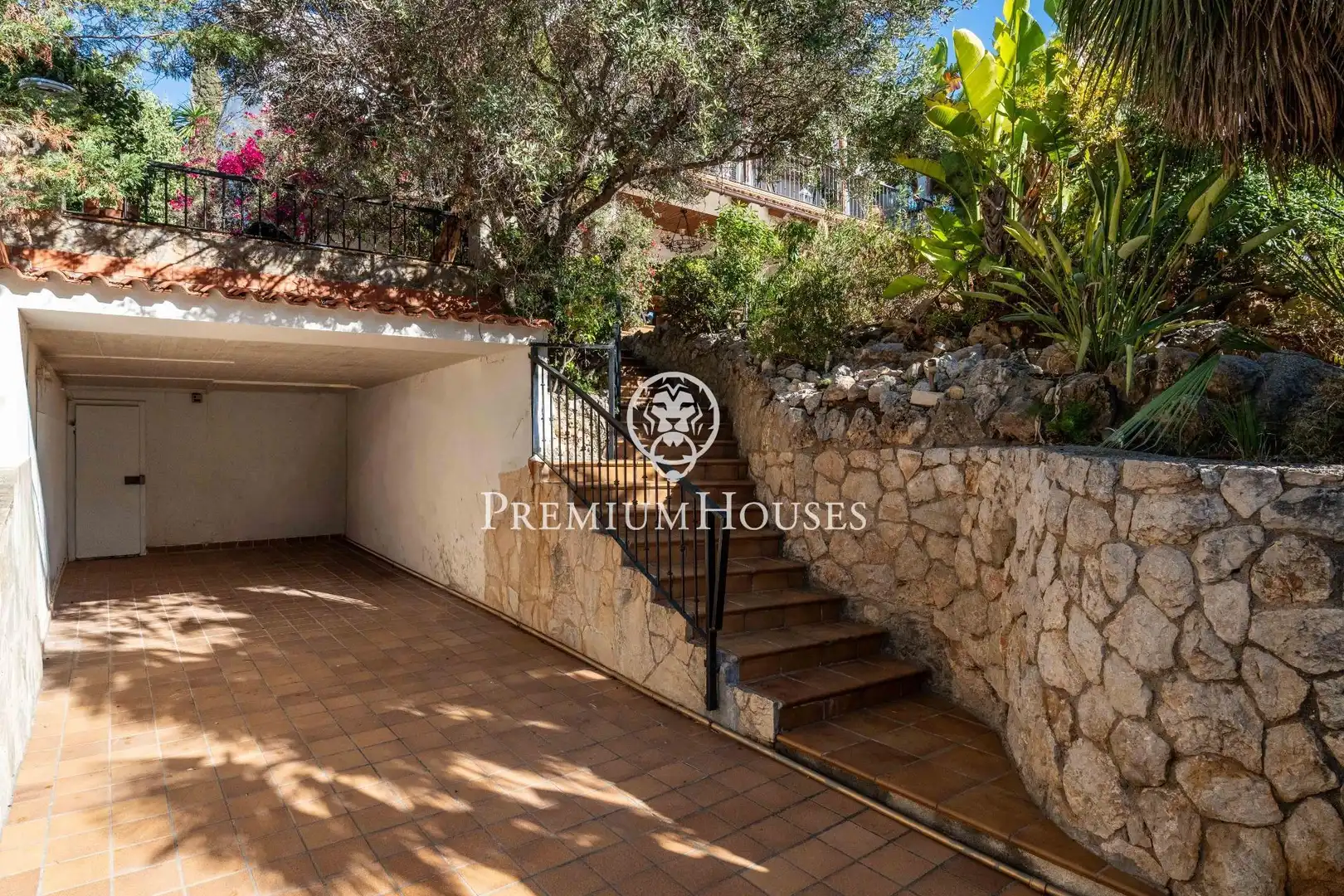 Terrassa de Casa o xalet en venda en Sitges amb Aire condicionat, Calefacció i Jardí privat