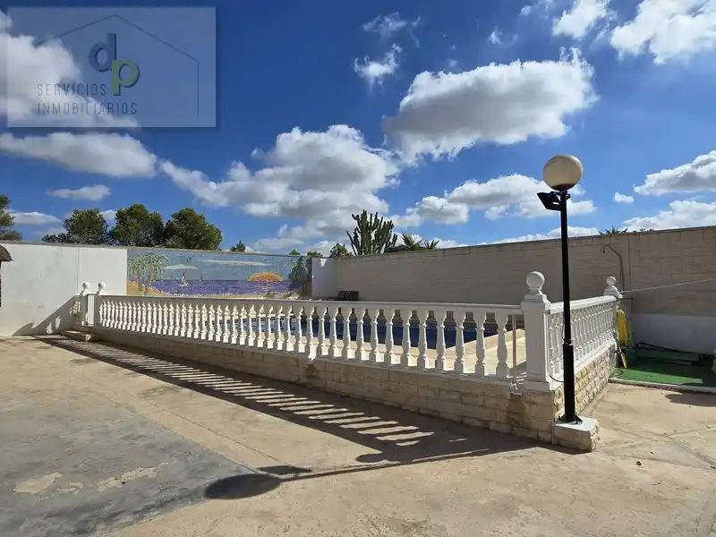 Vista exterior de Casa o xalet en venda en Elche / Elx amb Aire condicionat, Jardí privat i Terrassa