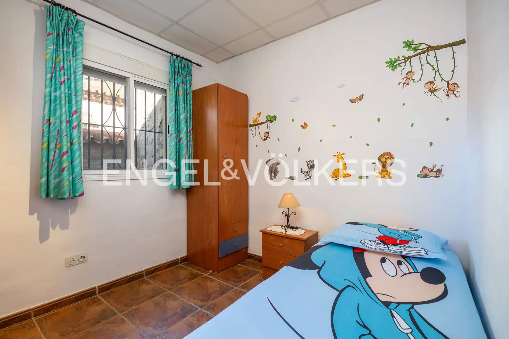 Dormitori de Casa o xalet en venda en Chiclana de la Frontera amb Calefacció, Jardí privat i Terrassa