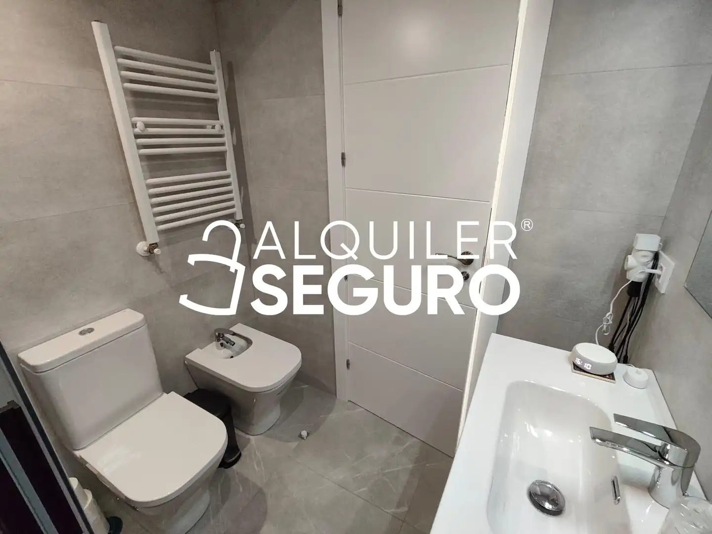 Badezimmer von Wohnung zur Miete in Madrid mit Klimaanlage und Heizung