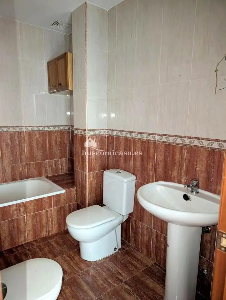 Bathroom of Flat for sale in Arjonilla  with Air Conditioner and Balcony
