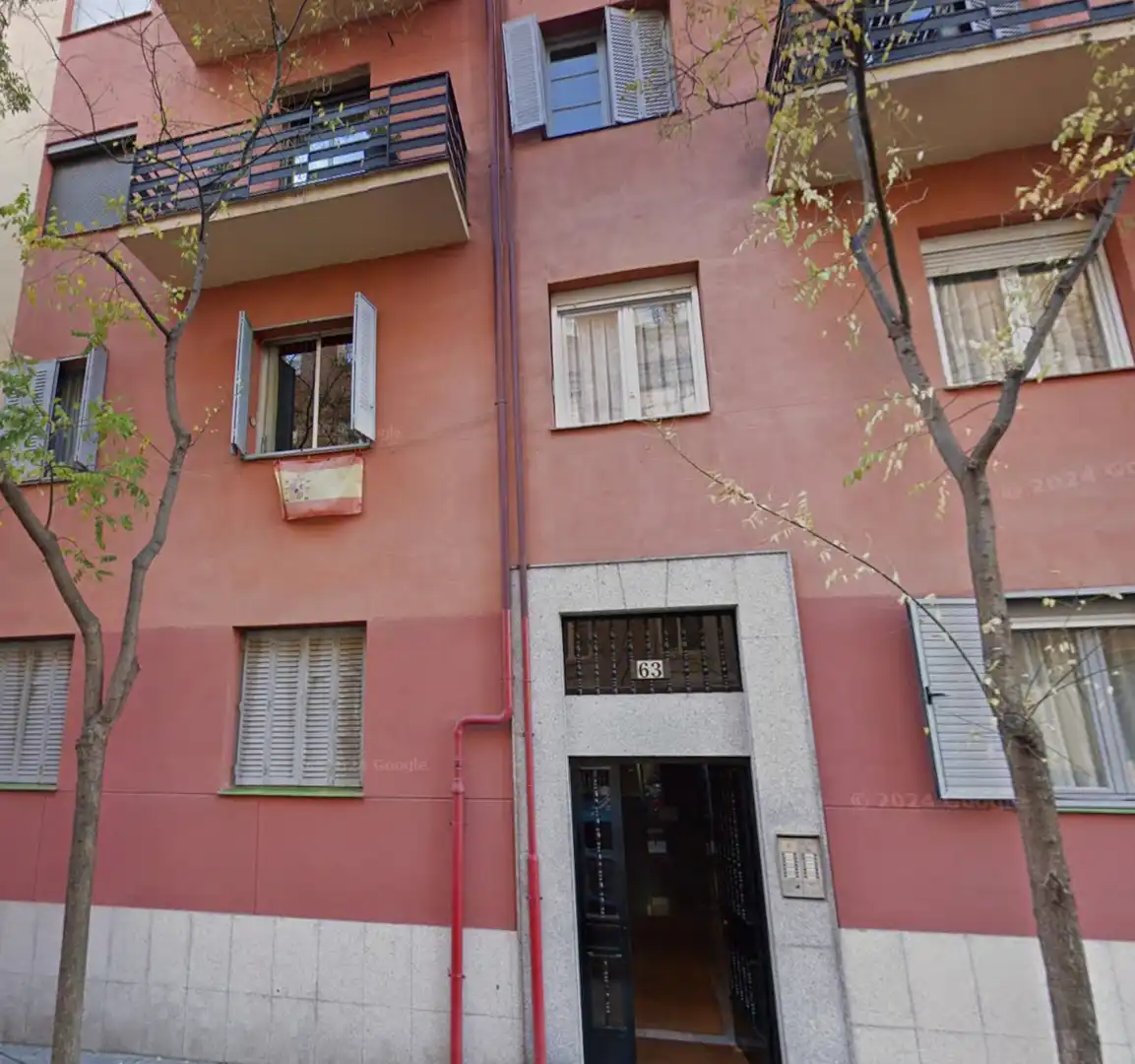 Außenansicht von Wohnungen zum Verkauf in Madrid mit Parkett