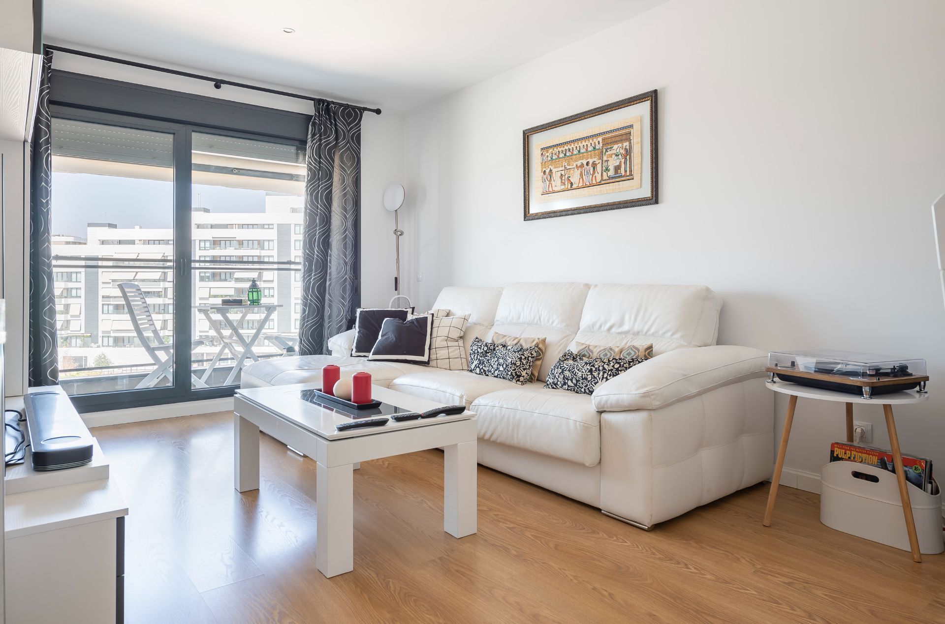 Sala d'estar de Pis en venda en  Madrid Capital amb Aire condicionat, Calefacció i Jardí privat