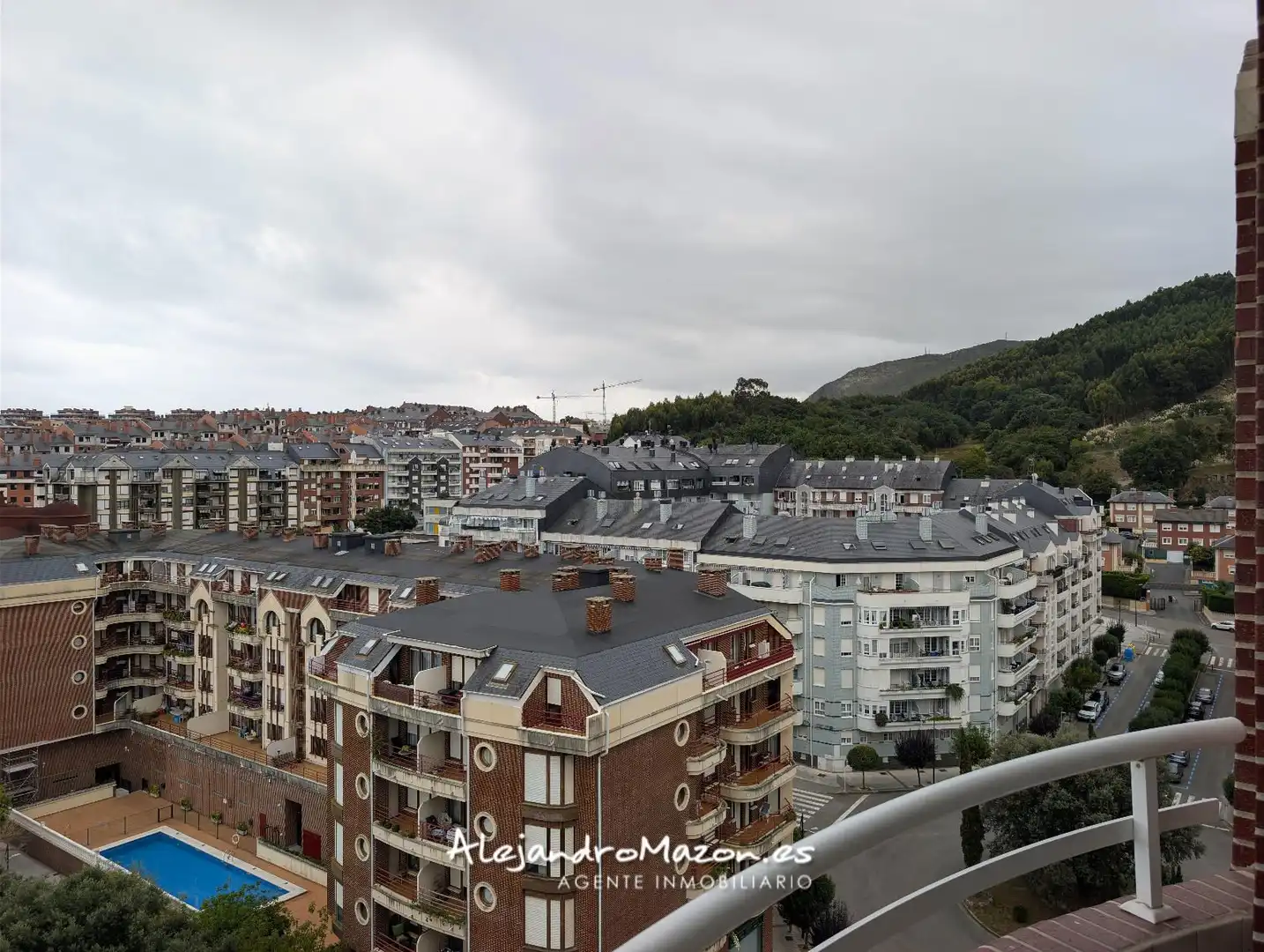 Exterior view of Flat for rent in Castro-Urdiales  with Heating, Terrace and Swimming Pool