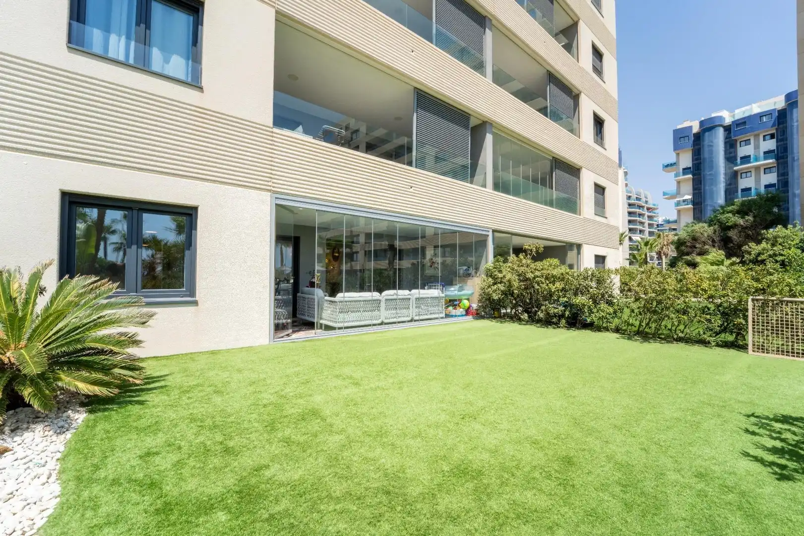 Appartement compact avec piscine à vendre à N/A