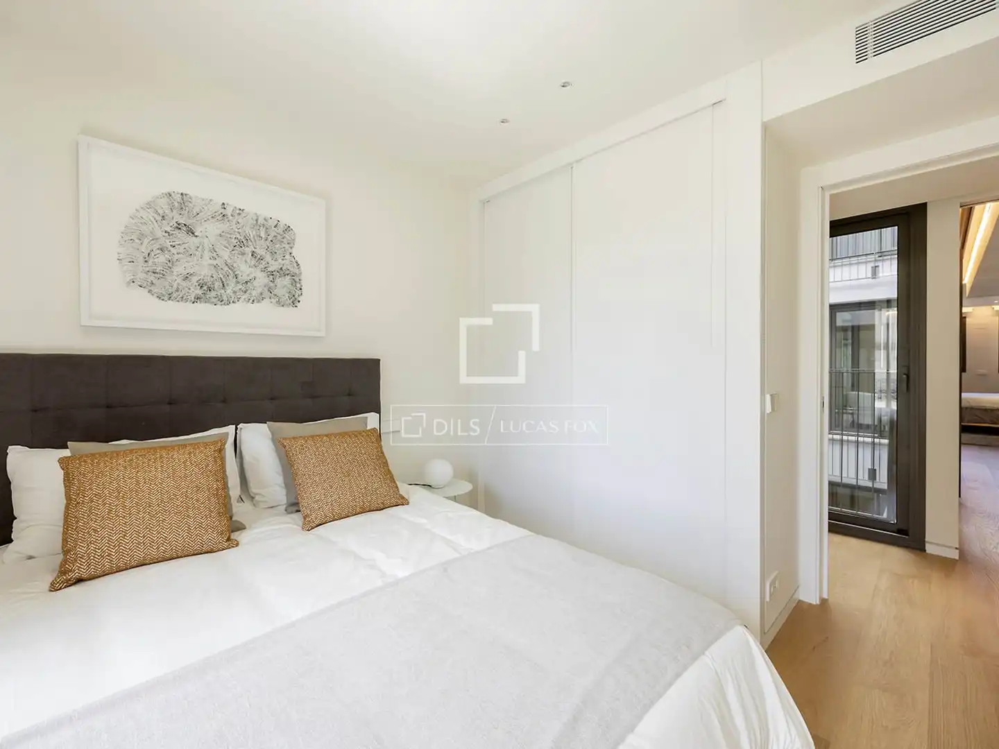 Schlafzimmer von Wohnung zum Verkauf in Barcelona mit Klimaanlage, Terrasse und Schwimmbad