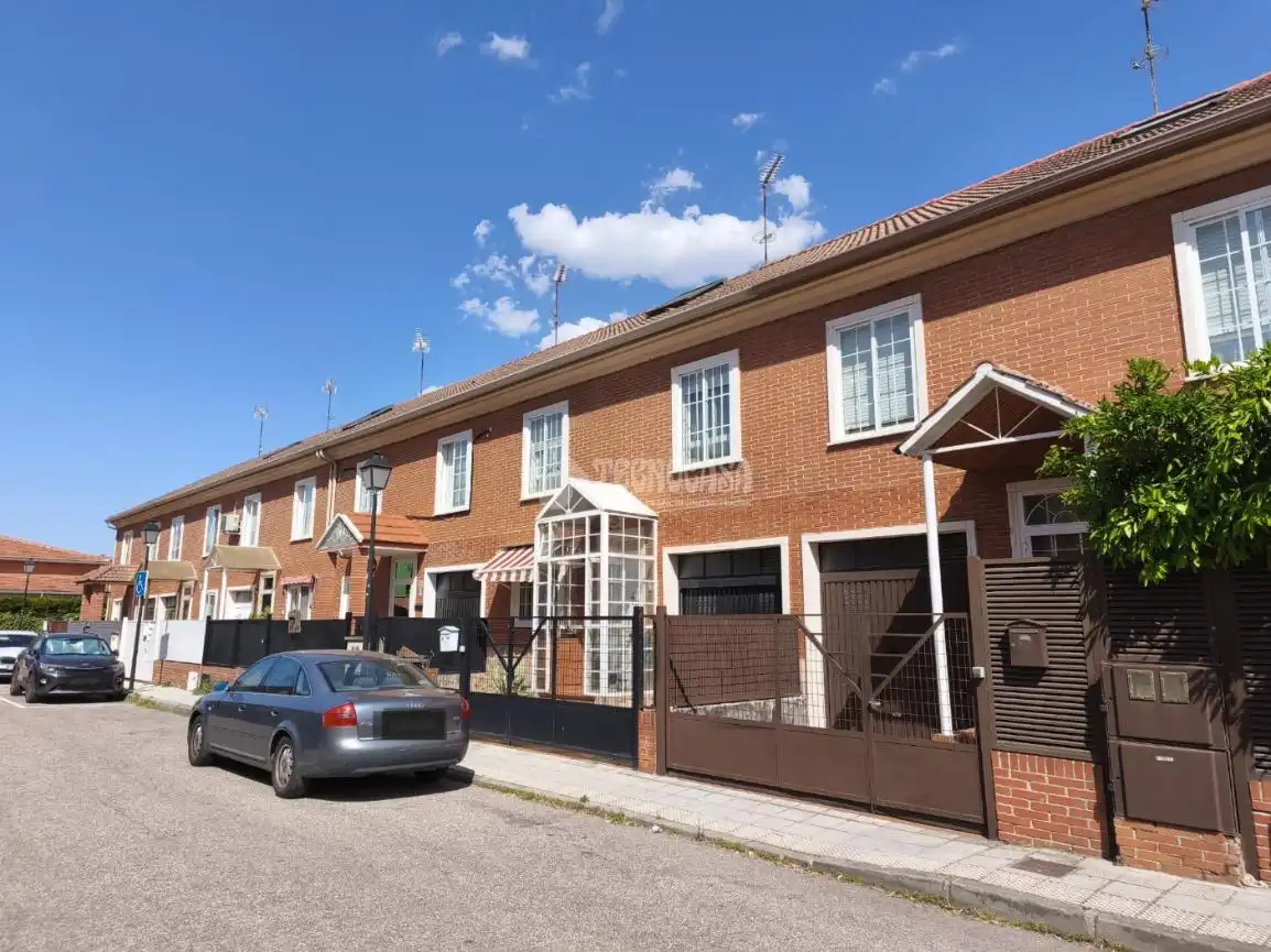 Vista exterior de Casa adosada en venta en Azuqueca de Henares