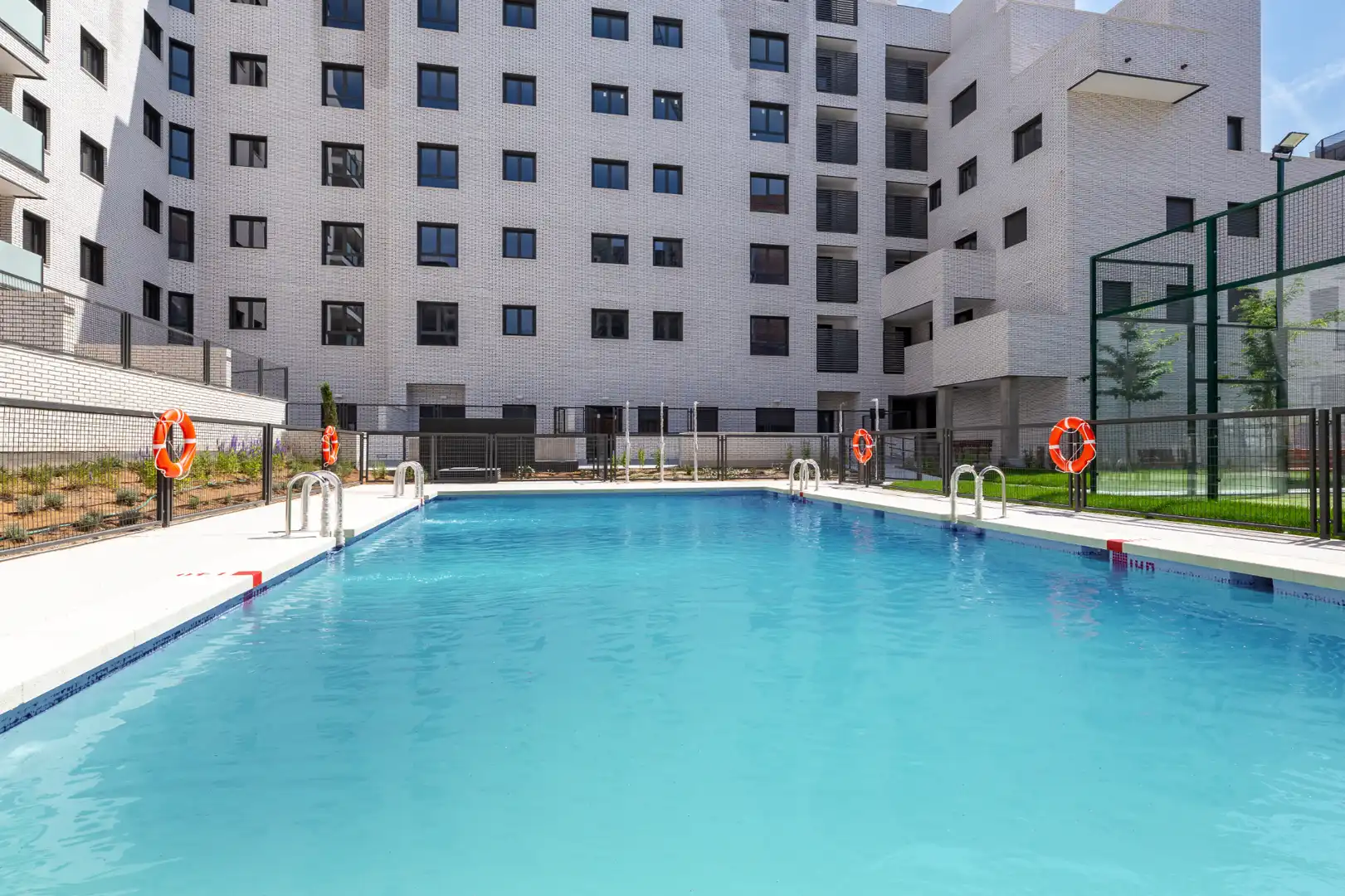 Piscina de Piso en venta en Madrid con Piscina comunitaria