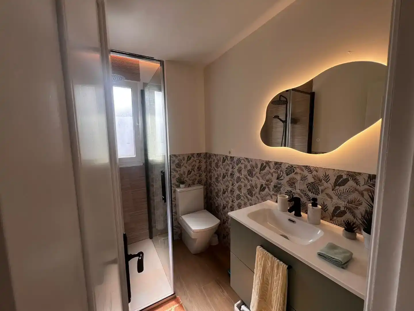 Badezimmer von Wohnung zur Miete in Gijón 